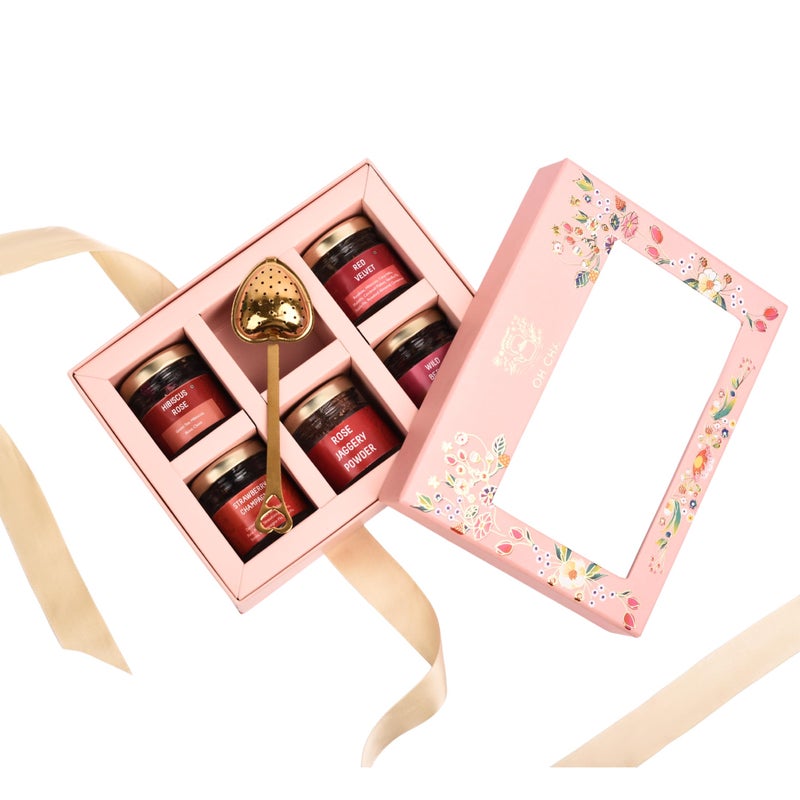OH CHA - مجموعة هدايا الشاي، صندوق بلش الفاخر | هدايا للنساء | سلة هدايا مميزة للزوجة | 4 أنواع شاي، شمعة معطرة، مسحوق سكر الورد + مصفاة شاي على شكل قلب | هدية ذكرى الزواج، هدية زفاف للأزواج | هدية لها - Image 4