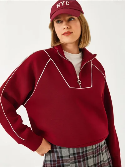 Bianco Lucci LUCCI Hooded Cropped Oversized Sweatshirt with Pompom