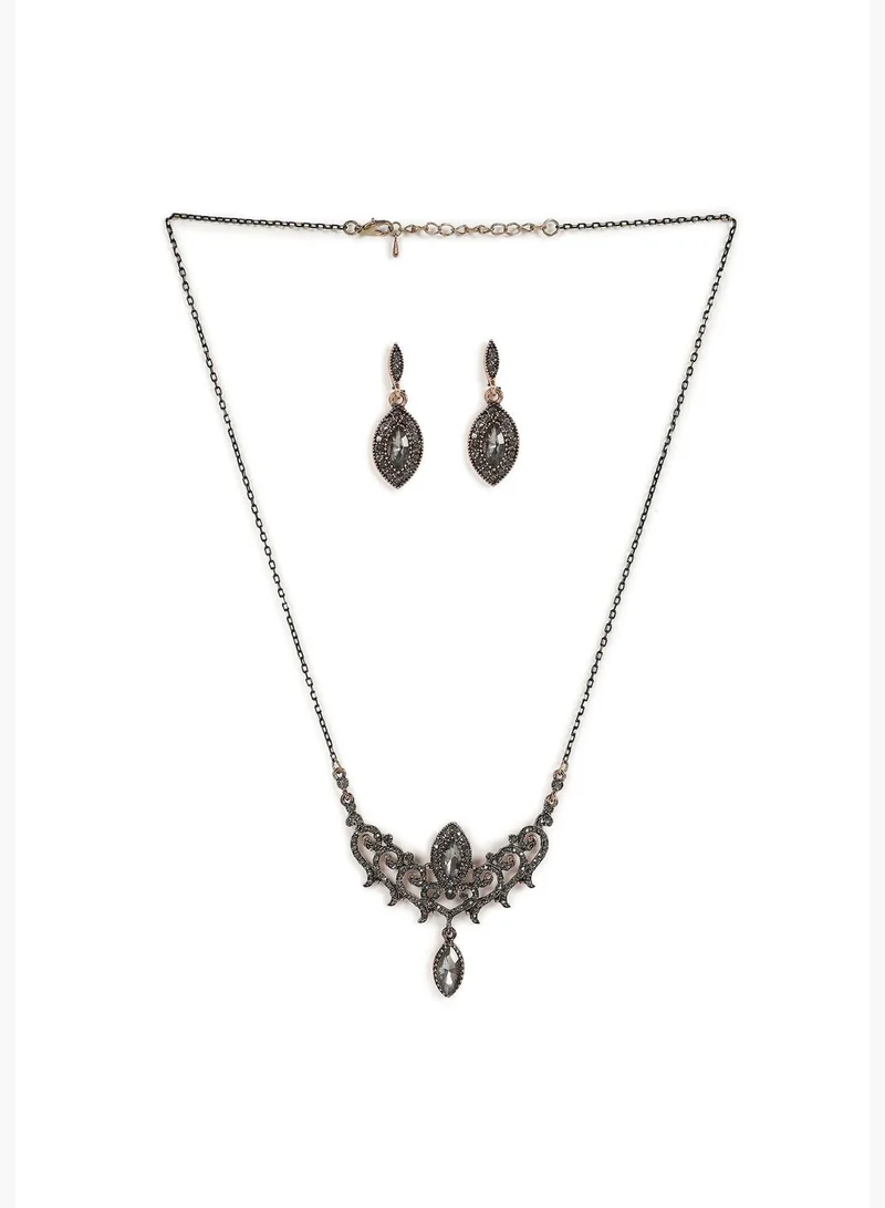 SOHI Silver Plated Designer Stone Necklace