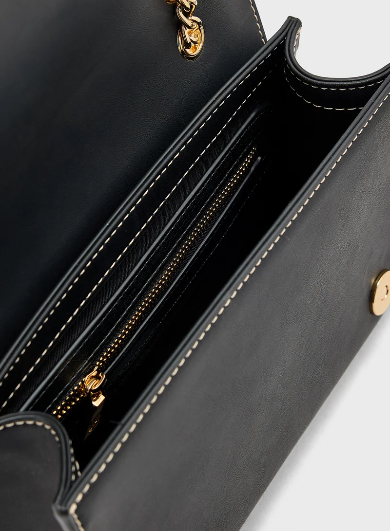 لوف موسكينو Logo Detailed Flap Over Crossbody