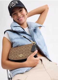 كوتش اوت ليت حقيبة كتف Coach Andrea من قماش Signature  - Image 3