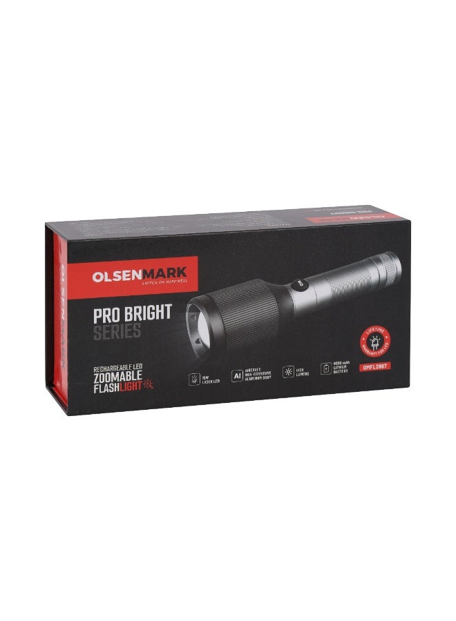 Olsenmark فلاشلايت أولسنمارك القابل لإعادة الشحن LED القابل للتكبير - OMFL2867/ مع هيكل من الألمنيوم غير القابل للتآكل، 15 واط LED ليزر أبيض/ بطارية طويلة العمر، 3 ساعات عمل، >2 ساعات شحن/ مثالي للتخييم، والمشي لمسافات طويلة، والتسلق، والدوريات الليلية، والإضاءة الطارئة، وأعمال الإصلاح، والاستخدام المنزلي، إلخ./ فضي - Image 2