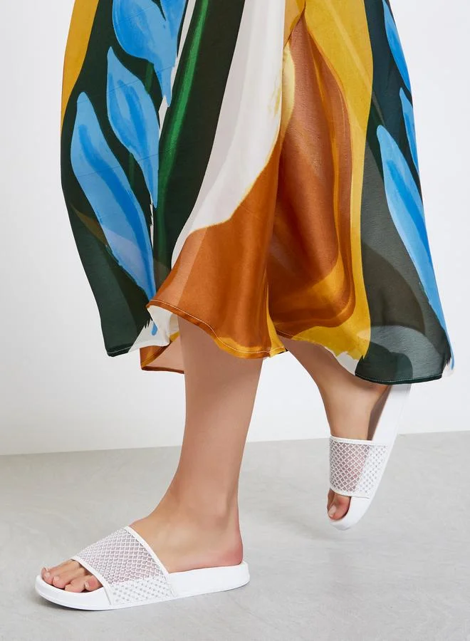 ستايلي شبشب بتفاصيل مُنمقة