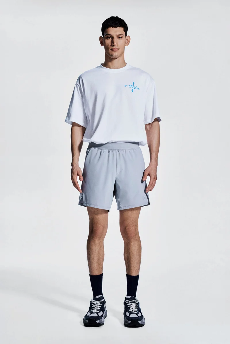 اتش اند ام شورت للركض بطول متوسط من نسيج دراي موف™