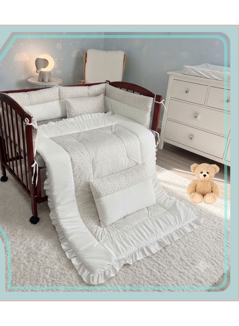 Baby bedding set: bumper, quilt (130x70 cm), and fitted sheet (120x60 cm).