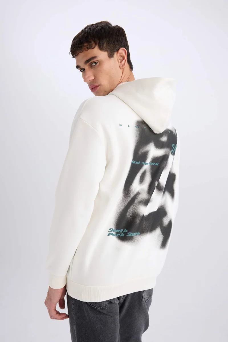 ديفاكتو Boxy Fit Printed Long Sleeve Sweatshirt