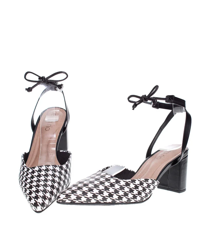 بيرا ريو Lilly Pointed Toe Ankle Strap High Heel Pumps