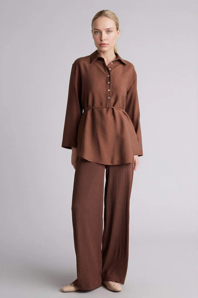 ديفاكتو Straight Fit Straight Leg Crinkle Trousers