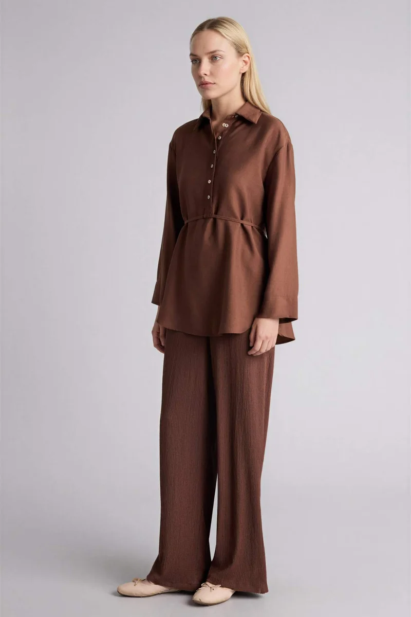 ديفاكتو Straight Fit Straight Leg Crinkle Trousers