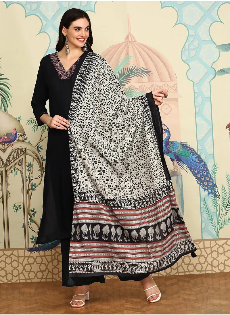 آي شين A-Line Fit Yoke Design Pattern Round Neck Three-Quarter Sleeves Black Colour Knitted Cotton Kurta Set for Women with Semi Elastic Closure - Unmatched Grace and Comfort