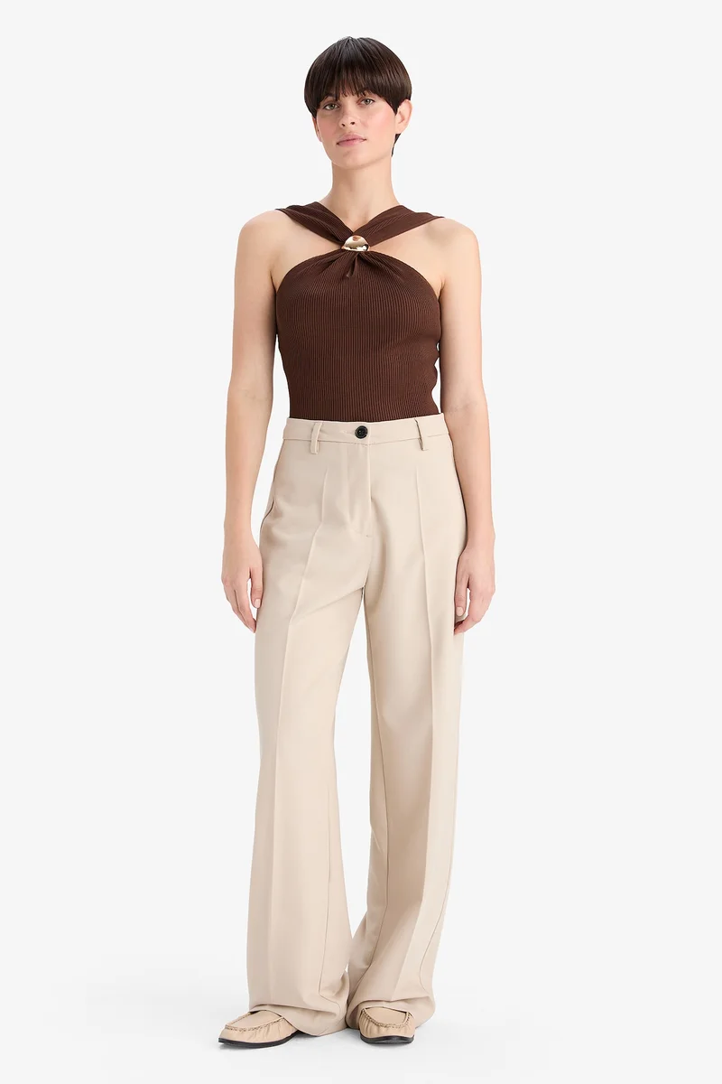 ديفاكتو Fitted Rib Buckle Detail Sleeveless Blouse