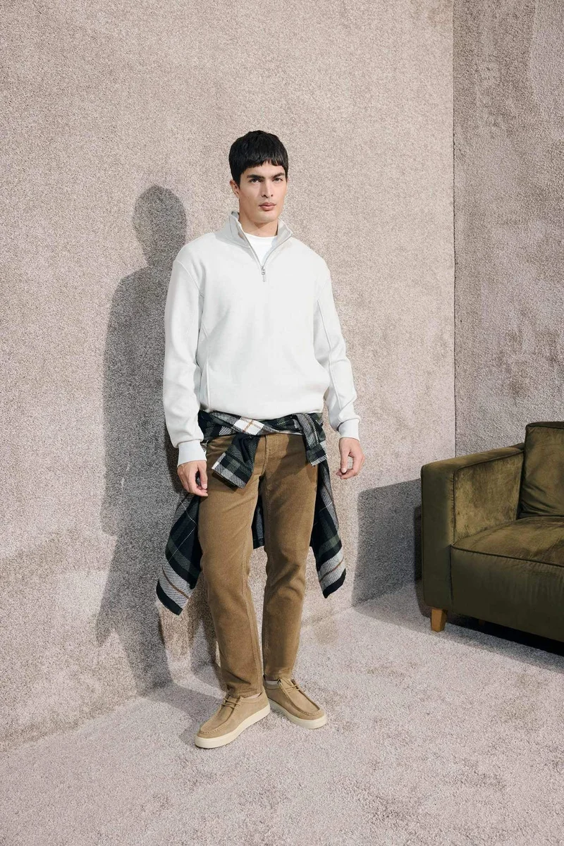 ديفاكتو Regular Fit Long Sleeve Sweatshirt