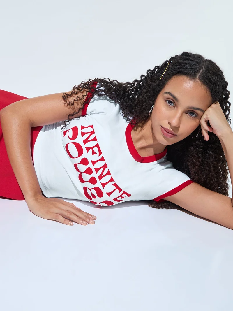 أوجيدر تيشيرت أبيض بياقة دائرية وطبعة