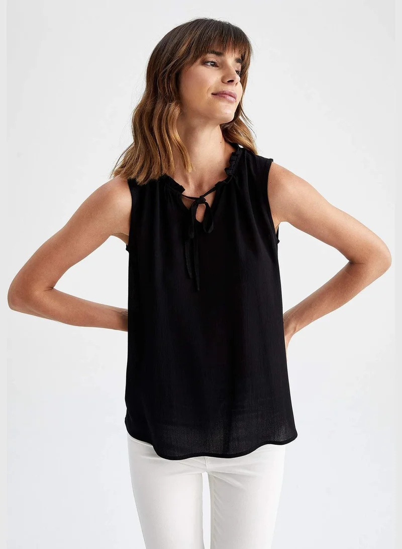 DeFacto Sleeveless Blouse