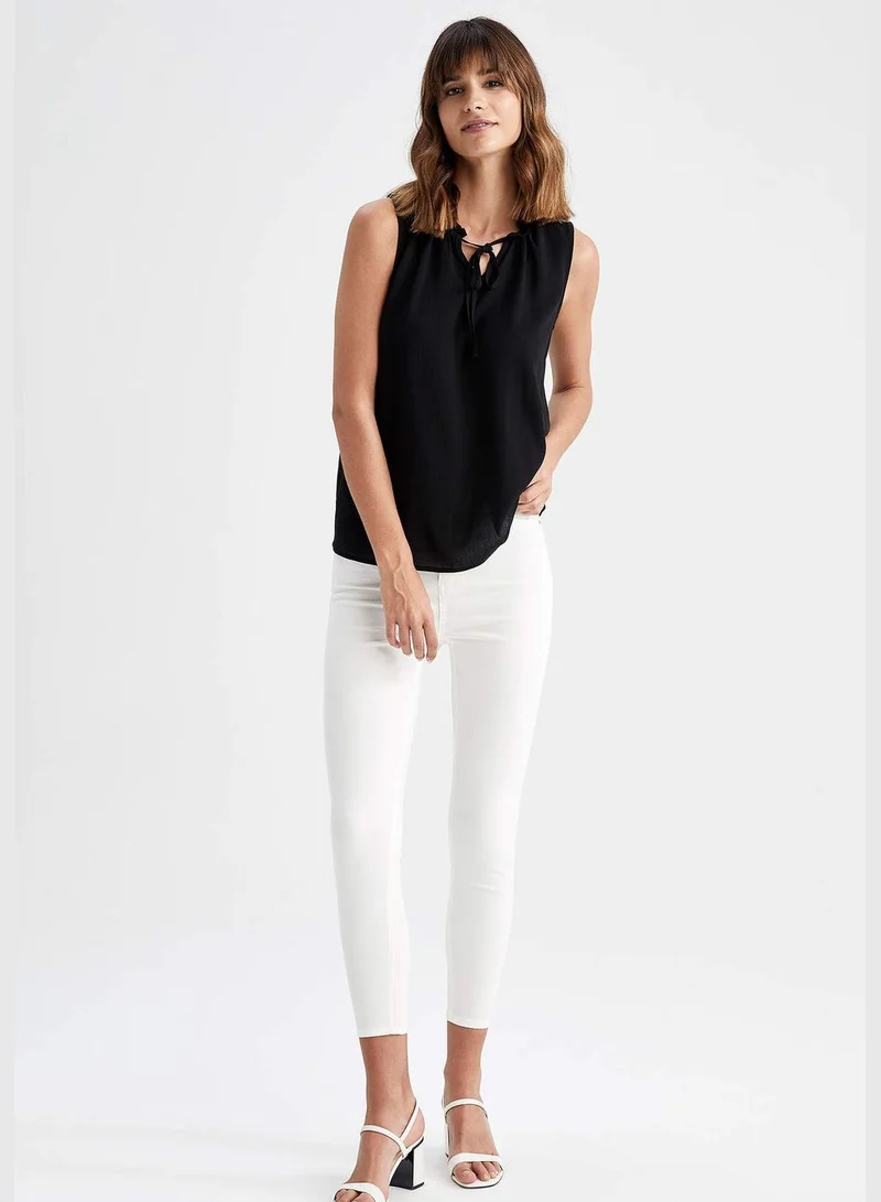 DeFacto Sleeveless Blouse