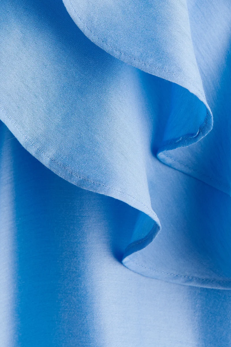 اتش اند ام بلوزة بحواف مكشكشه