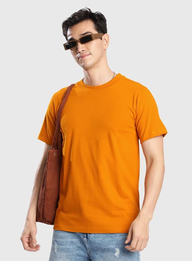 Styli Men Mustard Solid Regular Fit T-Shirt By Bene Kleed