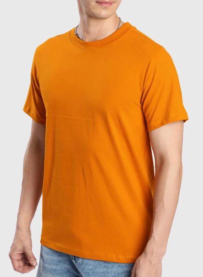 Styli Men Mustard Solid Regular Fit T-Shirt By Bene Kleed