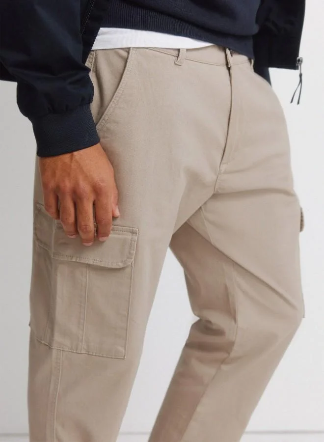Springfield  Cargo trousers in stretch cotton fabric for greater comfort. Two side pockets on both legs, with flap and hidden button fastening. Comfort slim fit. for Men | Best Price UAE