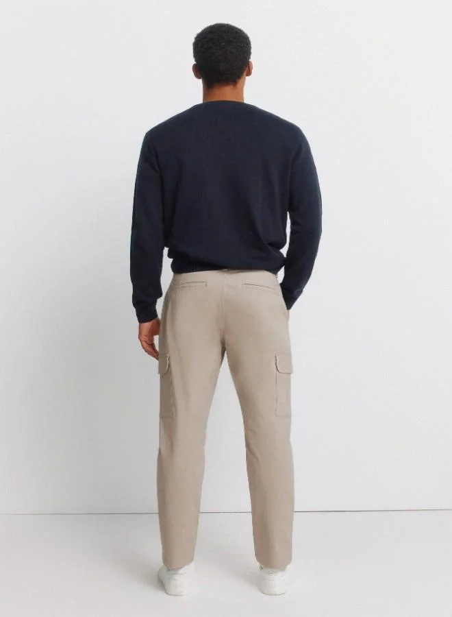 Springfield  Cargo trousers in stretch cotton fabric for greater comfort. Two side pockets on both legs, with flap and hidden button fastening. Comfort slim fit. for Men | Best Price UAE