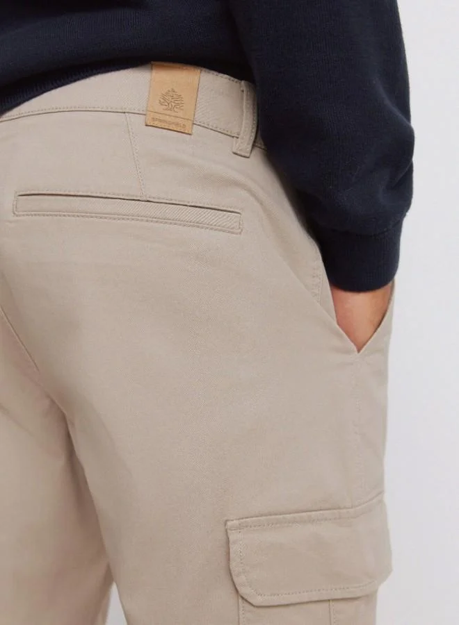 Springfield  Cargo trousers in stretch cotton fabric for greater comfort. Two side pockets on both legs, with flap and hidden button fastening. Comfort slim fit. for Men | Best Price UAE