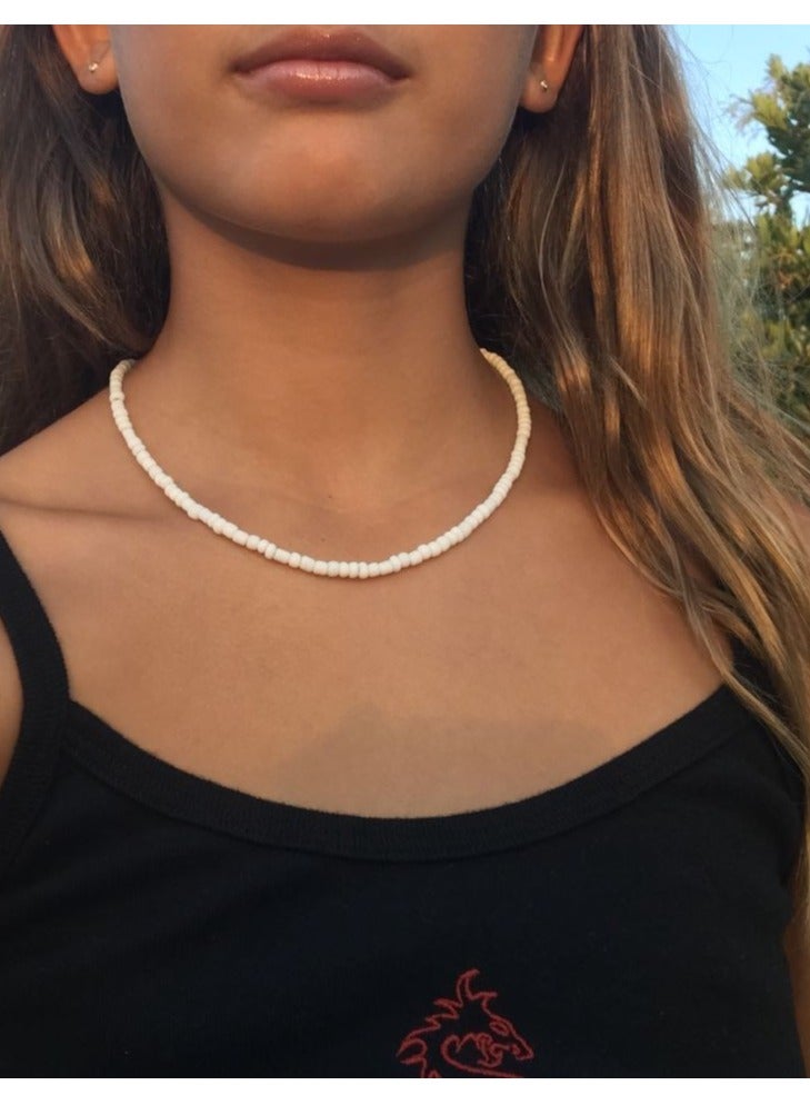 عقد شوكر بالخرز لون ابيض