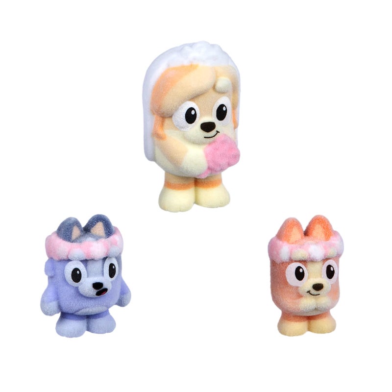 BLUEY Fuzzies Episode Pack: The Sign – 3 Specially Flocked Mini-Figures, 1 Exclusive, Display Case, Foil Trading Card & Collector’s Guide, 50 Mini-Figures to Collect - Image 3