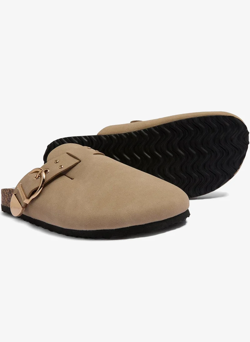 ماتلان صنادل مغلقة من الأمام بنعل داخلي بلون