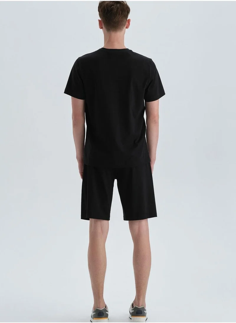 داجي تي شيرت أساسي بياقة على شكل حرف