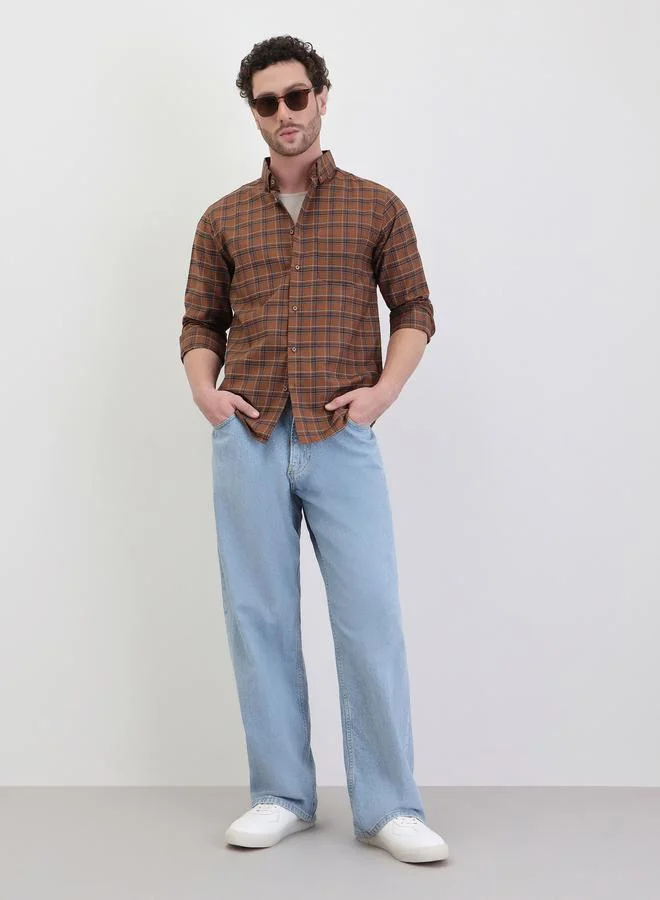 ستايلي قميص بنقشة مربعات بقصة عادية وياقة مفتوحة