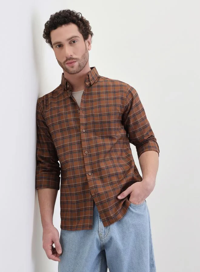 ستايلي قميص بنقشة مربعات بقصة عادية وياقة مفتوحة