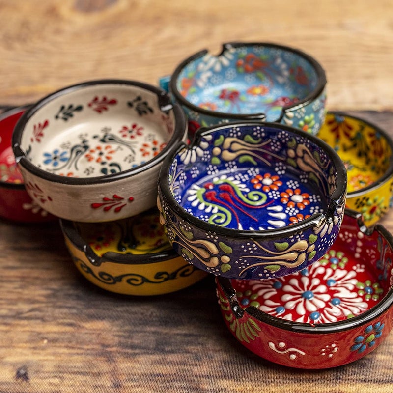 Ladem Group طقم مناشف رماد للسجائر للاستخدام الداخلي والخارجي - حامل رماد للسجائر للمدخنين - صينية رماد مكتبية - ديكور منزلي ومكتبي - خزف مطلي يدويًا (4 قطع - أحمر/أصفر/أبيض/أخضر) - Image 4