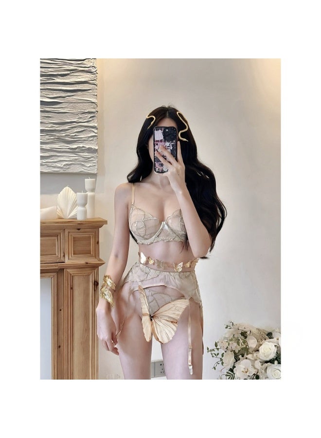 ملابس داخلية نسائية فاخرة بتصميم فرنسي من الدانتيل مع لمسات ذهبية لامعة - طقم حمالة صدر وثونغ موحد للنساء