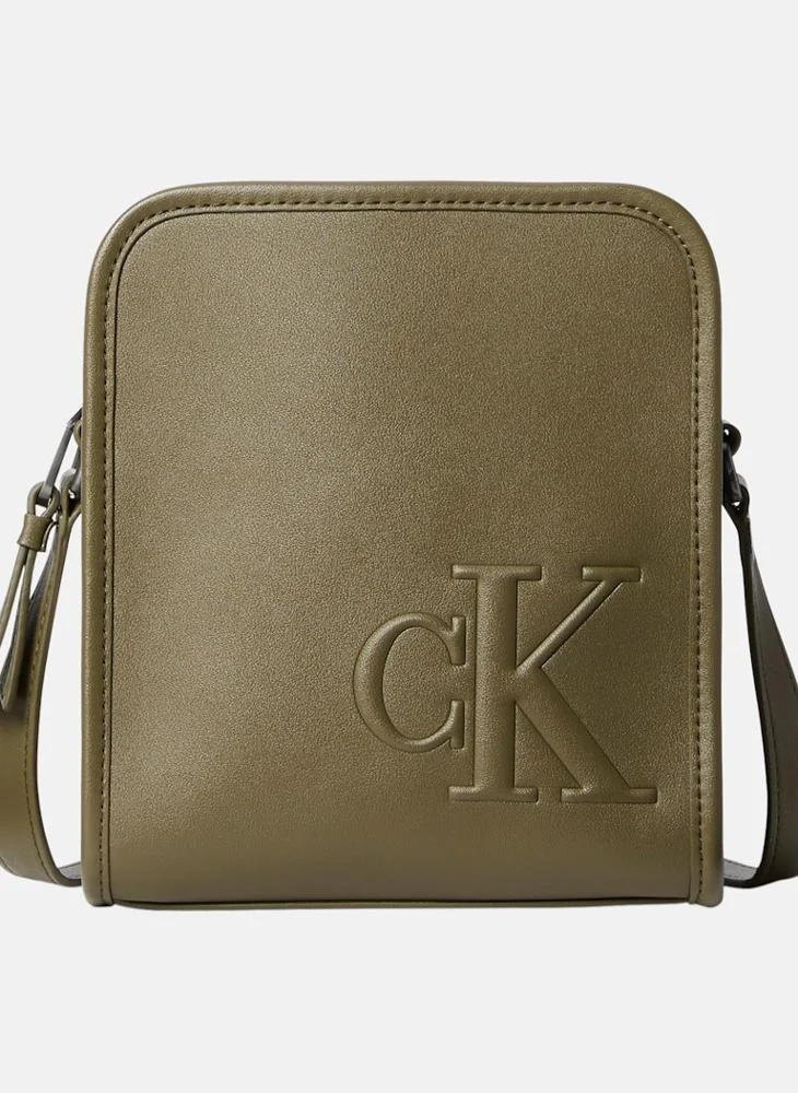 كالفن كلاين جينز حقيبة كروس بودي بشعار