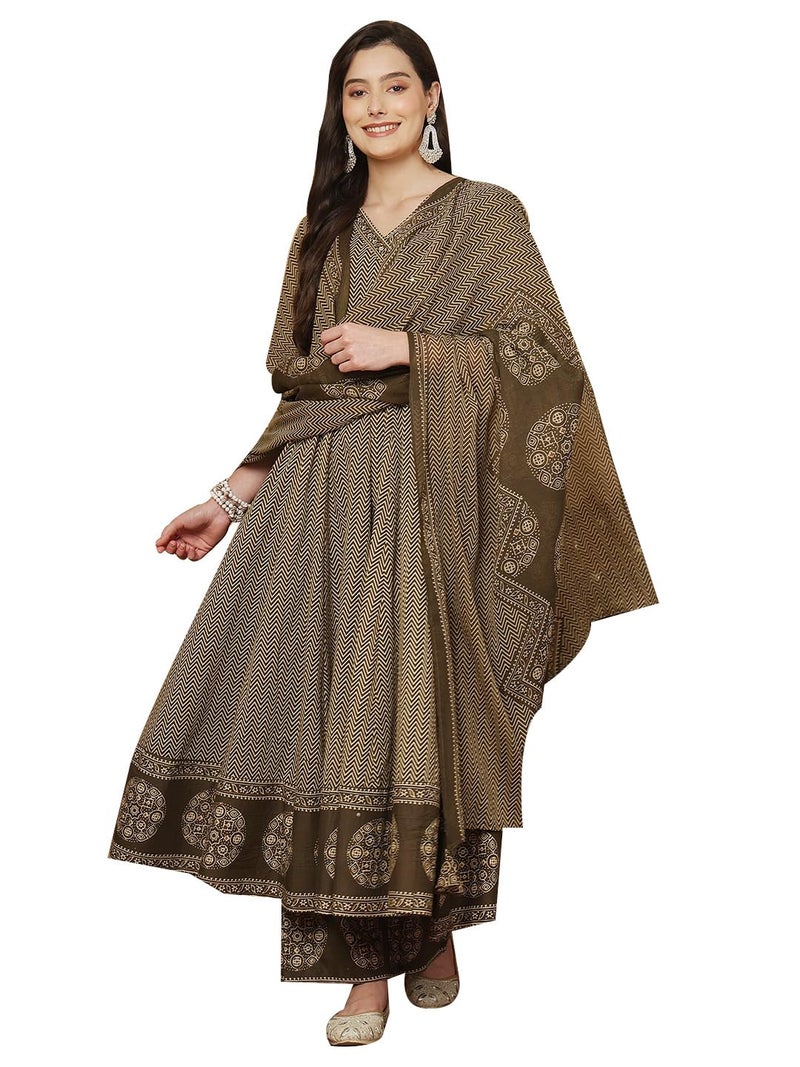 Kimayra Women's Cotton Calf Length Printed V-Neck Anarkali Kurta Suit Set(KIM9027PC3GREEN_S, Green) - Image 1