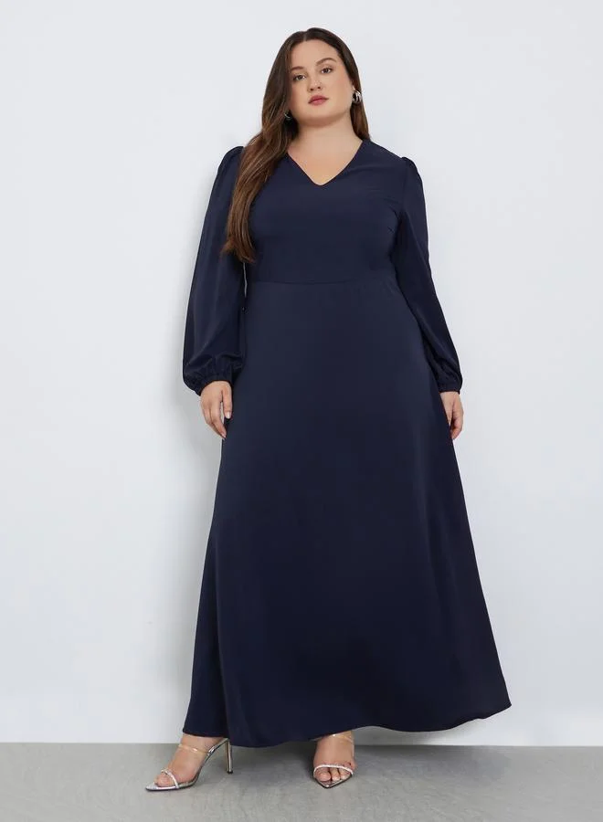 Styli Styli Plus Size Navy Maxi Dress with V Neck