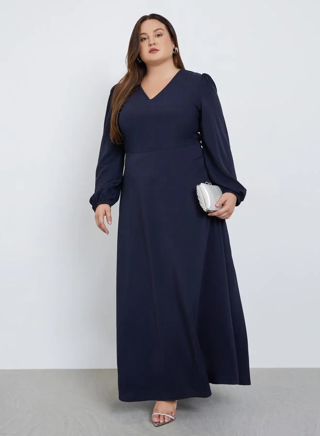 Styli Styli Plus Size Navy Maxi Dress with V Neck