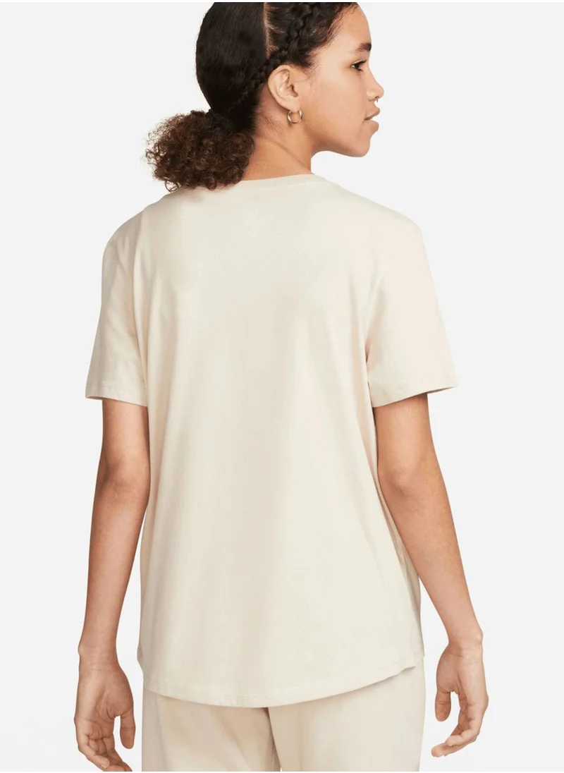 Nike Nsw Essential Cropped Logo T-Shirt