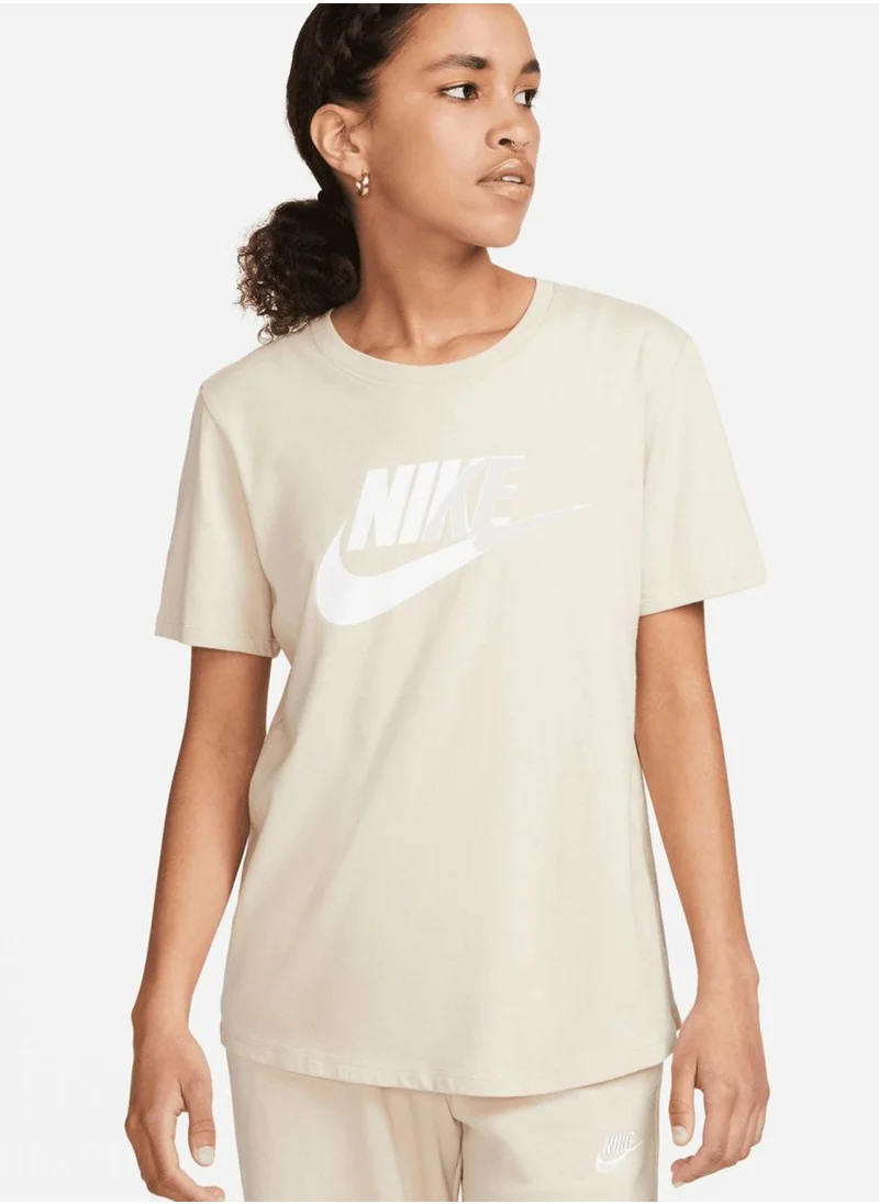 Nike Nsw Essential Cropped Logo T-Shirt