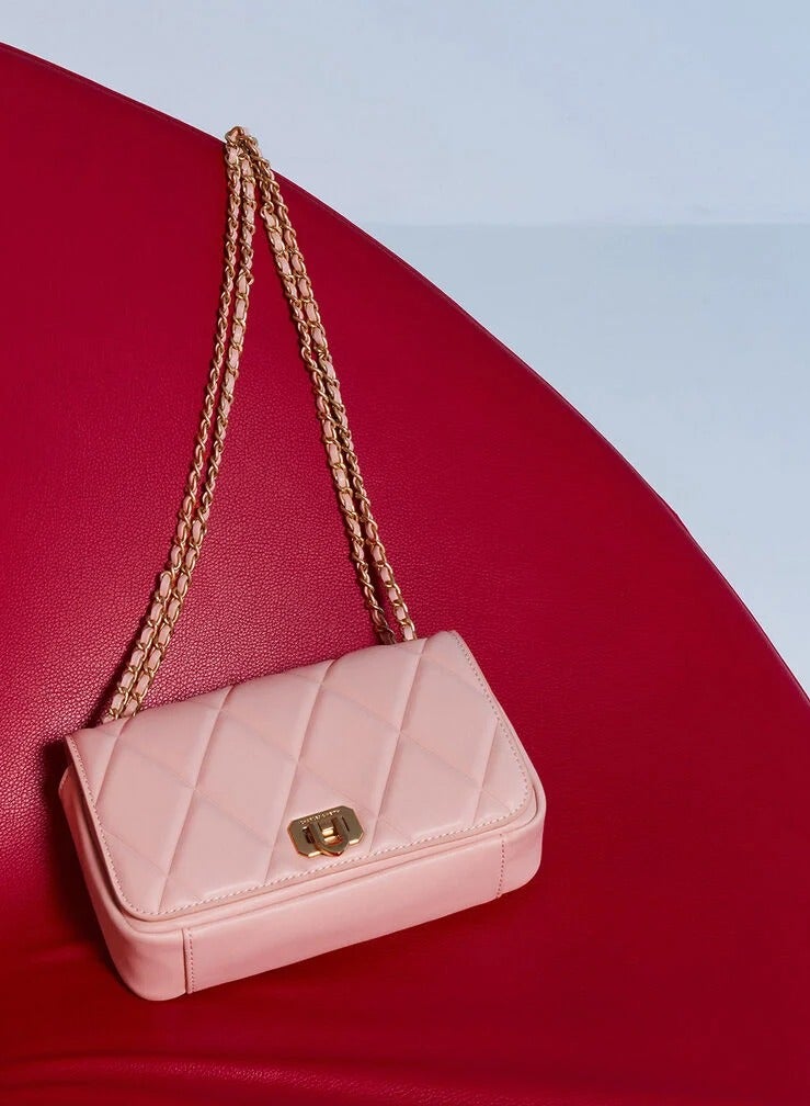 تشارلز & كيث حقيبة كتف أروين من تشارلز آند كيث بتصميم ماسي مبطن - Image 2