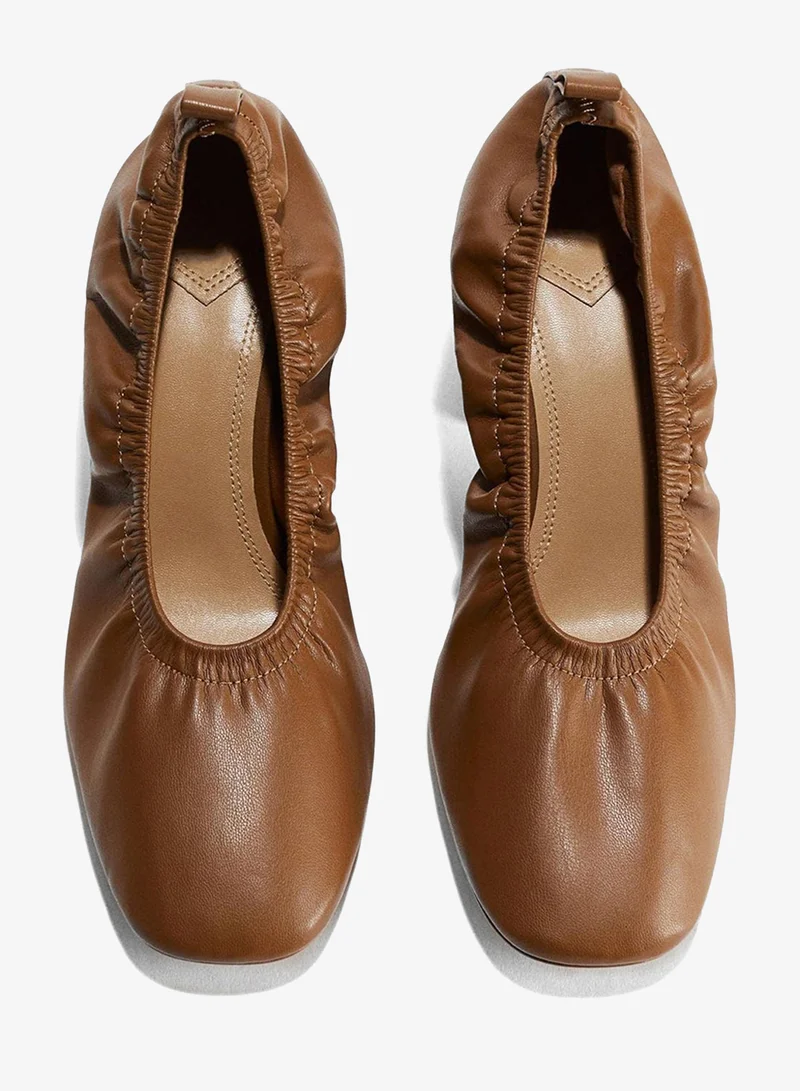 Block-heeled court shoes