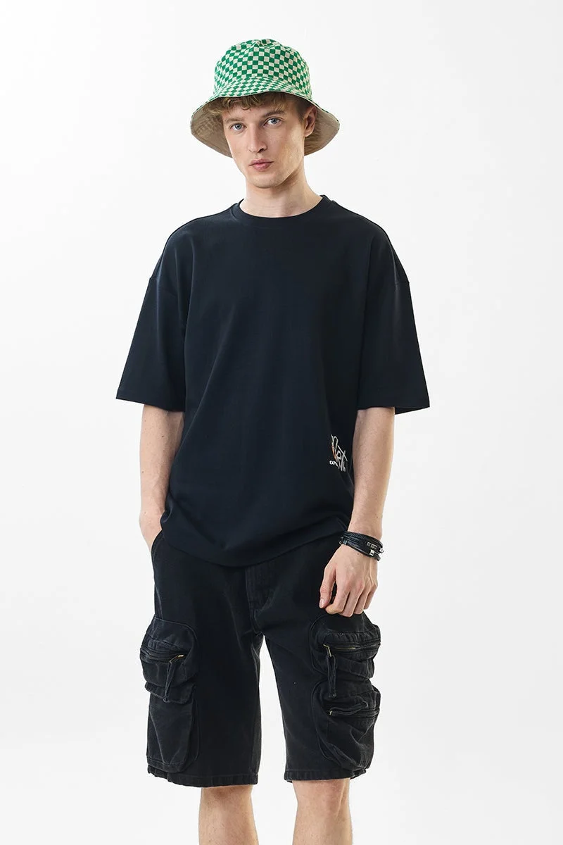 سنيتش تيشيرت قطن أسود بتصميم فني مقاس كبير