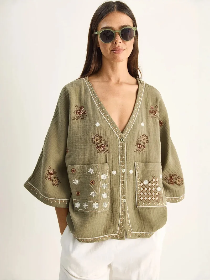 بيانكو لوتشي LUCCI Embroidered Cotton Crepe V-Neck Shirt