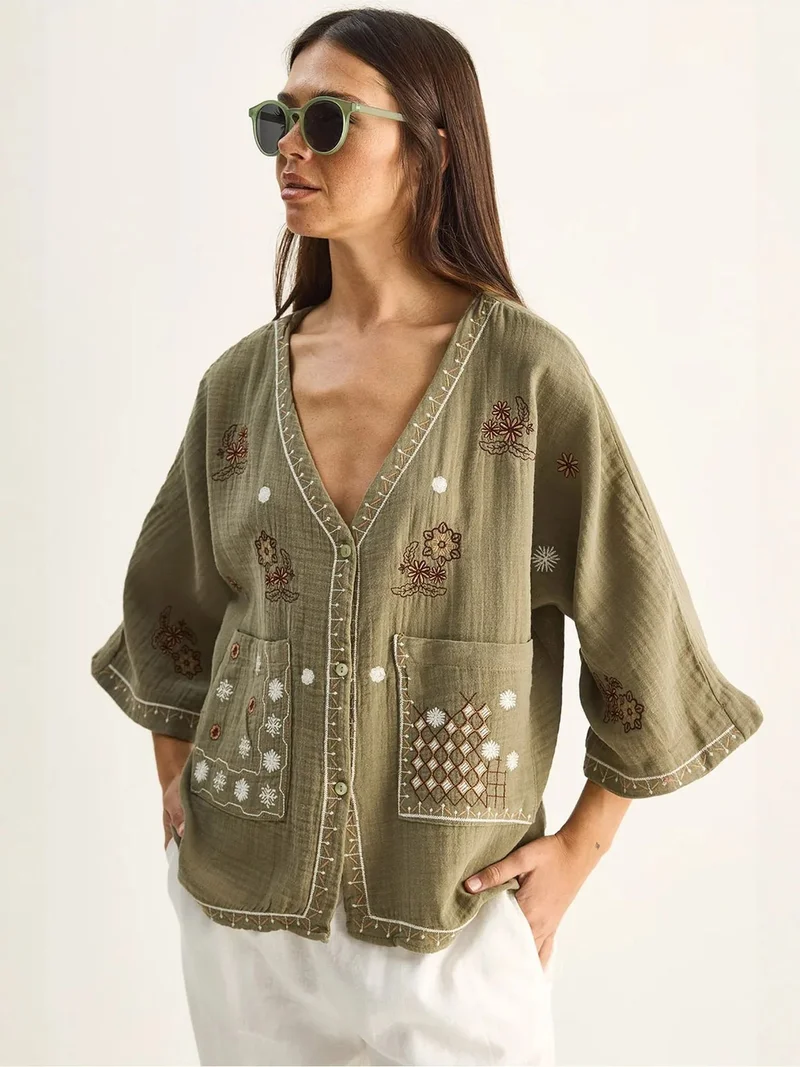 بيانكو لوتشي LUCCI Embroidered Cotton Crepe V-Neck Shirt