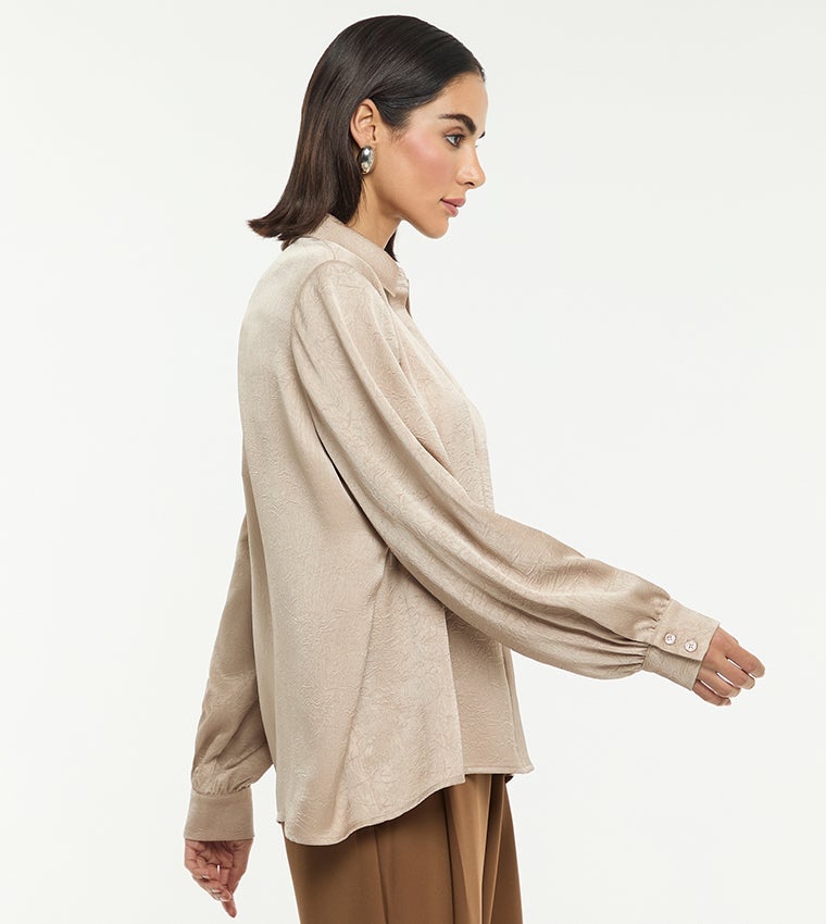 BCBG TEXTURED SATIN OVERSIZED SHIRT
