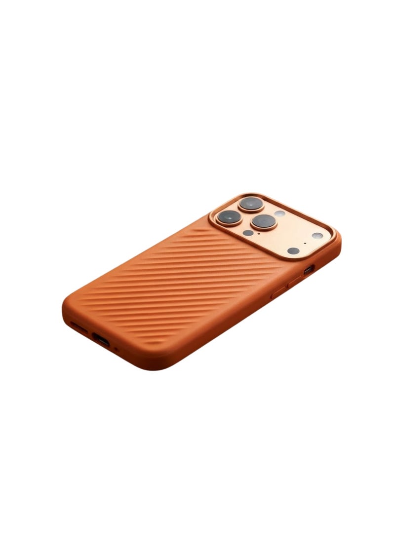حافظة حماية لهاتف iPhone 17 Pro بتصميم معدني وملمس مضلع مائل، مانعة للانزلاق ومقاومة للصدمات ومتوافقة مع MagSafe. - Image 4