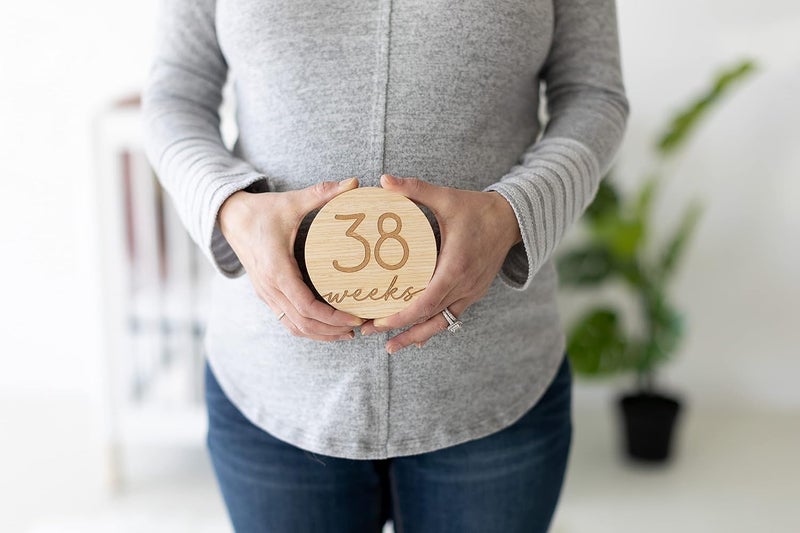 pearhead Pregnancy Journey Milestone Markers, Wooden Weekly Growth Milestone Discs, Pregnancy Announcement and Baby Arrival Double Sided Photo Prop Cards, Mother's Day Accessory, Multi - Image 2