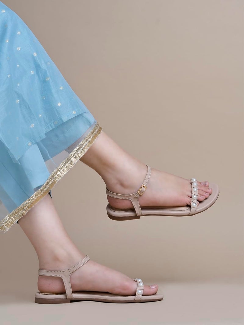 Shoetopia صنادل شوتوبيا الأنيقة للنساء والفتيات | قاعدة قدم مبطنة | ملابس غير رسمية، عرقية، يومية، مسائية ومناسبات | مريحة - Image 1
