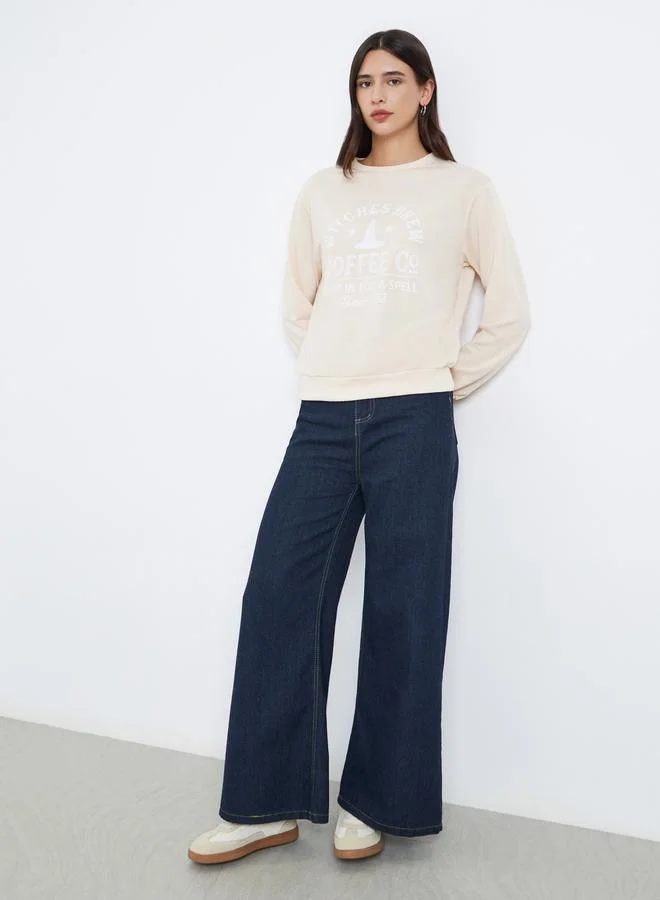 تايك تو تيشيرت بأكمام طويلة وطبعة جرافيك