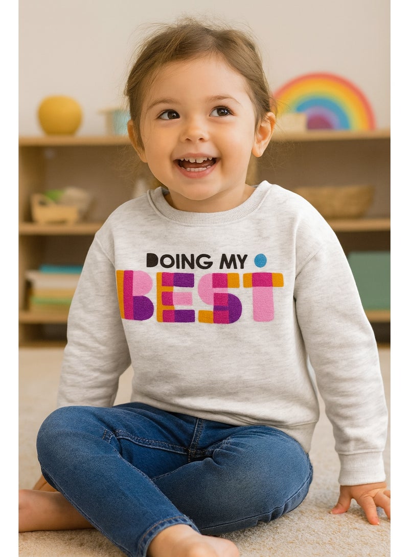 جورج سويتشرت أطفال قطن رمادي فاتح بطباعة DOING MY BEST، خامة ناعمة ومريحة ومناسب للاستخدام اليومي والمدرسة. - Image 2
